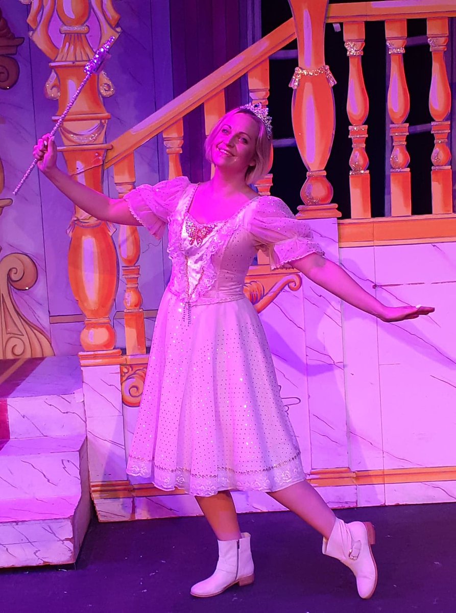 NewPantomimePro's tweet photo. A few pictures we took while we were waiting for @itvnews to show up yesterday @ElgivaTheatre Thank you to @LuckhamSean, @chriscaseyactor and @SalLofthouse for coming in 

#SleepingBeauty #WeNeedALaugh #pantomime #seeyouinfebruary https://t.co/2fHc6HJWVS
