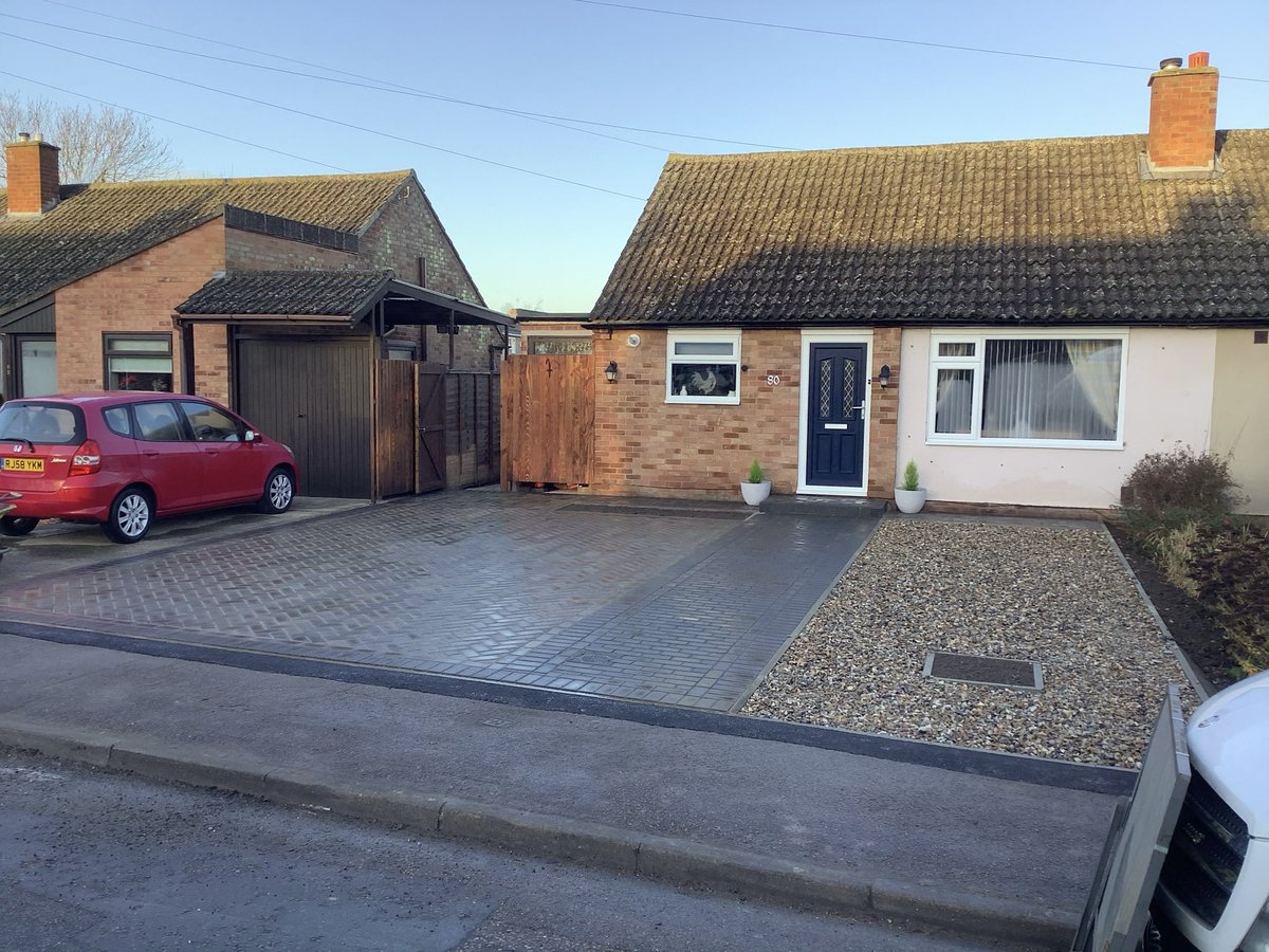 CamBlockPaving's tweet image. Finished driveway in Milton Cambridge yesterday by the CBP Team...