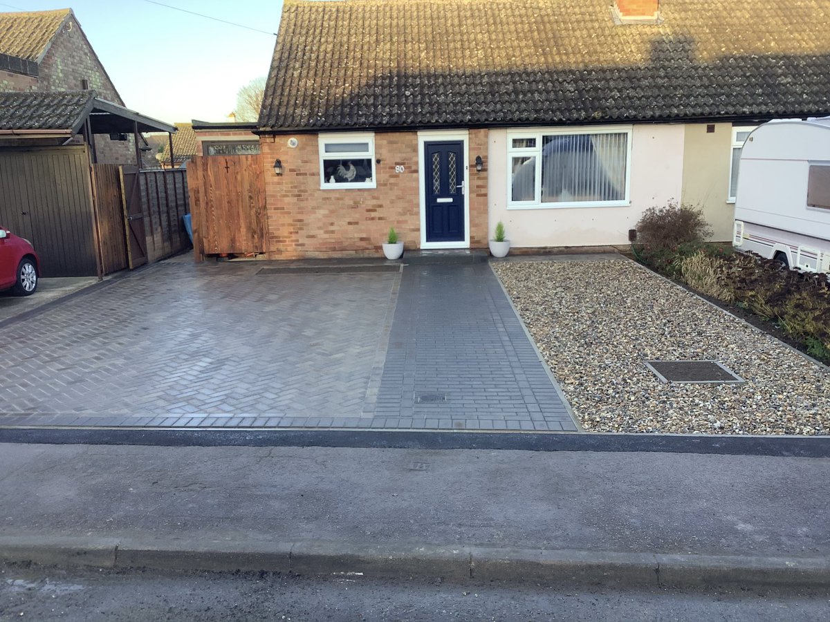 CamBlockPaving's tweet image. Finished driveway in Milton Cambridge yesterday by the CBP Team...