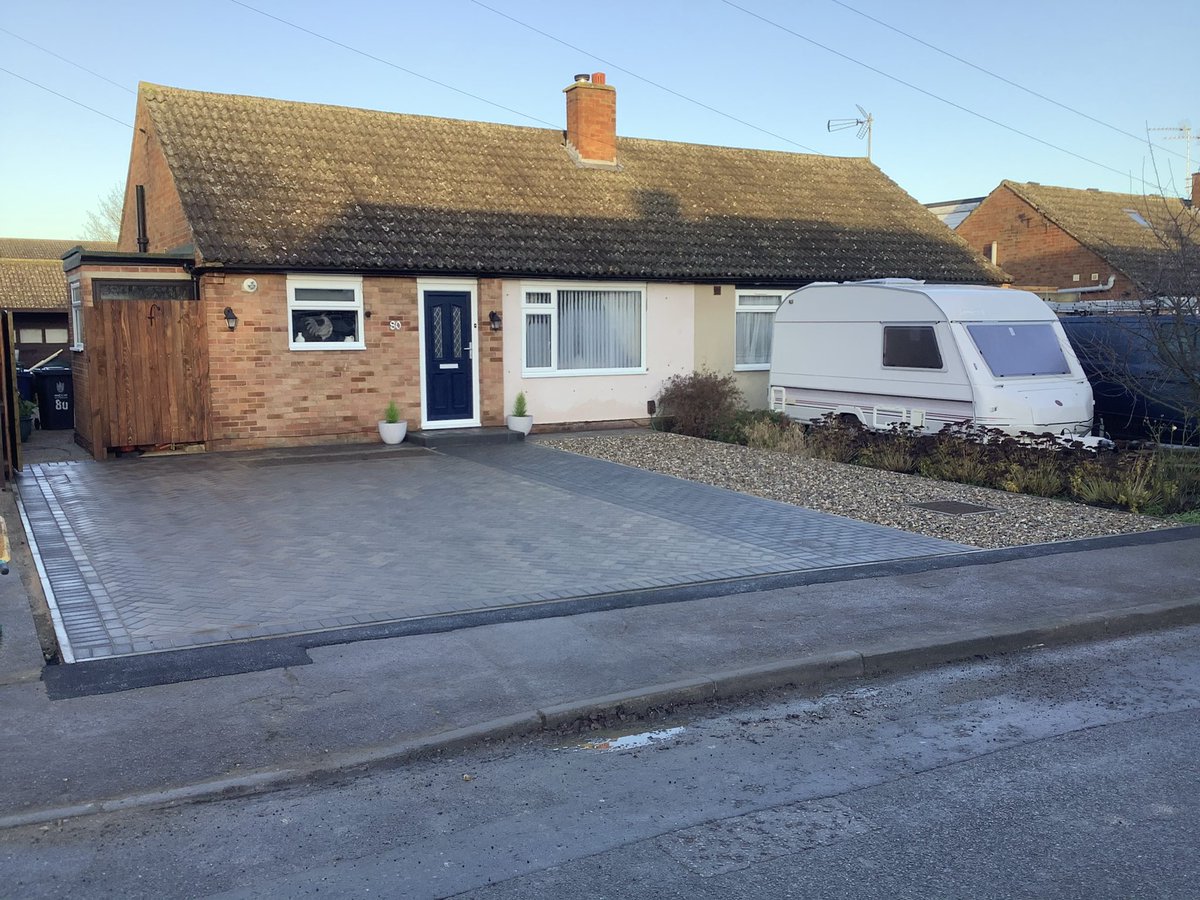 CamBlockPaving's tweet image. Finished driveway in Milton Cambridge yesterday by the CBP Team...