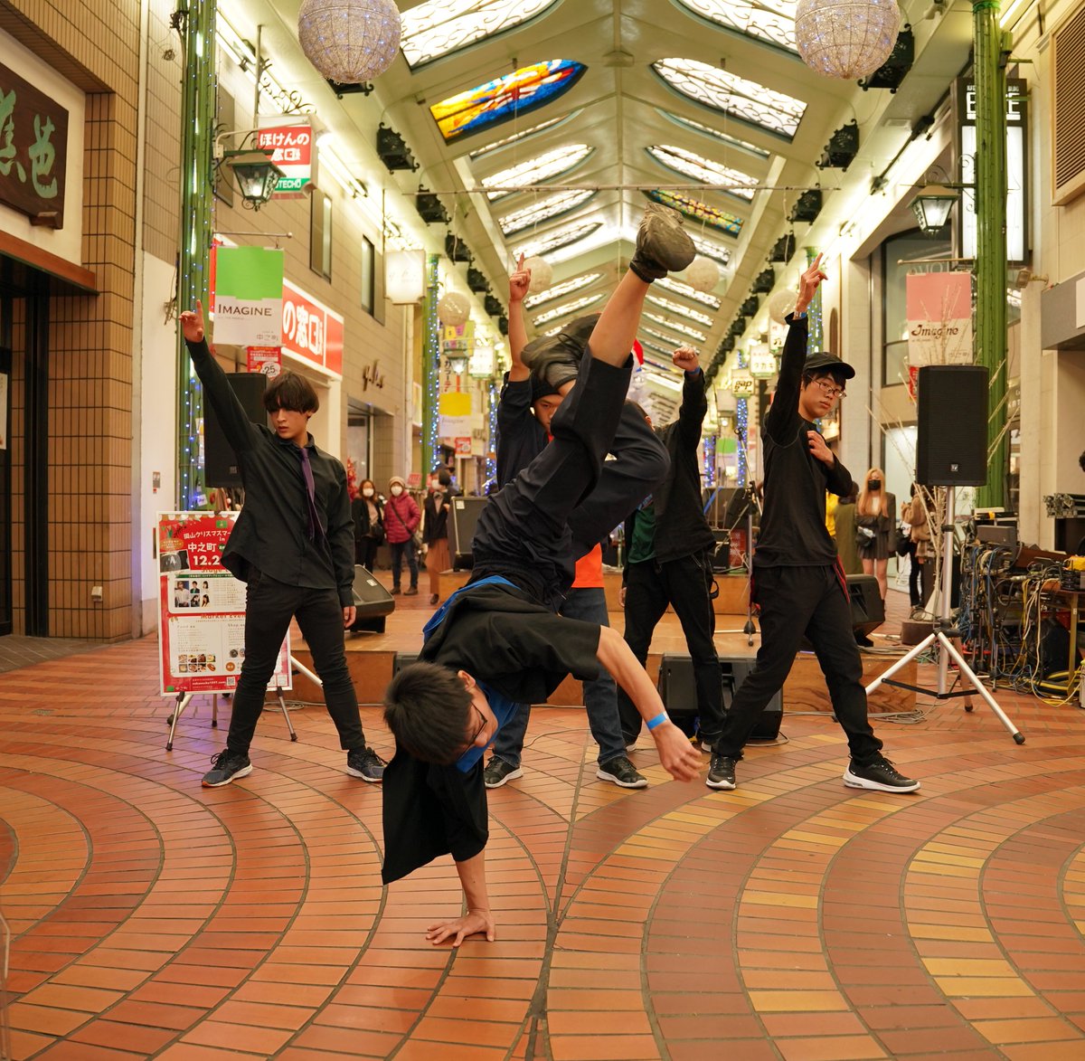 ati3jp's tweet photo. やっぱ君たち凄いですネ③
#おかやまクリスマスマーケット2020
#表町エンターテイメント納会フェスティバル
#表町エンターテイメント #中之町商店街
#LAOD https://t.co/ycVMKR8wkO