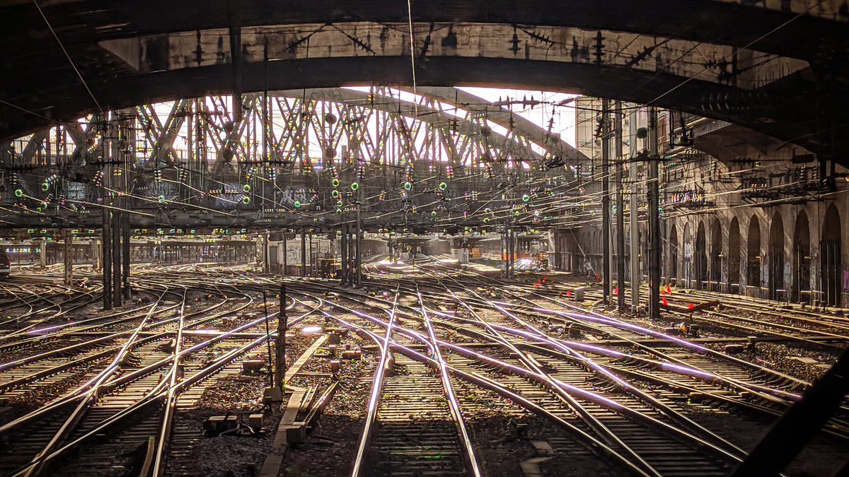 CyRille_Mecano's tweet photo. Ambiance métallique en Gare de l'Est.
@SNCFReseau @SNCF @Actu_Transilien @LIGNEP_SNCF 
#photo #photooftheday #photograghy https://t.co/WRCU6dbQRZ