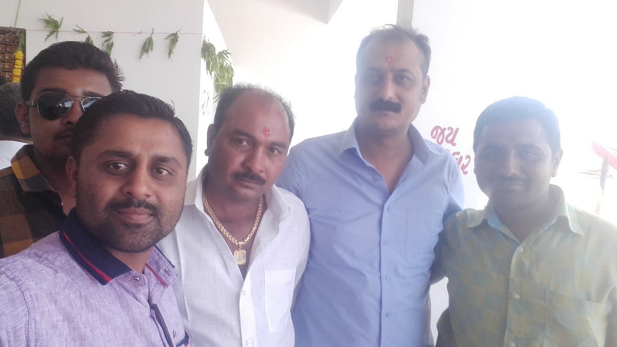 માનનીય અને કર્મઠ ધારાસભ્ય શ્રી અમરીષભાઈ ને જન્મદિવસ ની ખુબ ખુબ શુભેચ્છાઓ...આપનું આવનારું વર્ષ નિરોગી અને તંદુરસ્ત રહે..એવી ભગવાન મુરલીધર ને પ્રાર્થના...