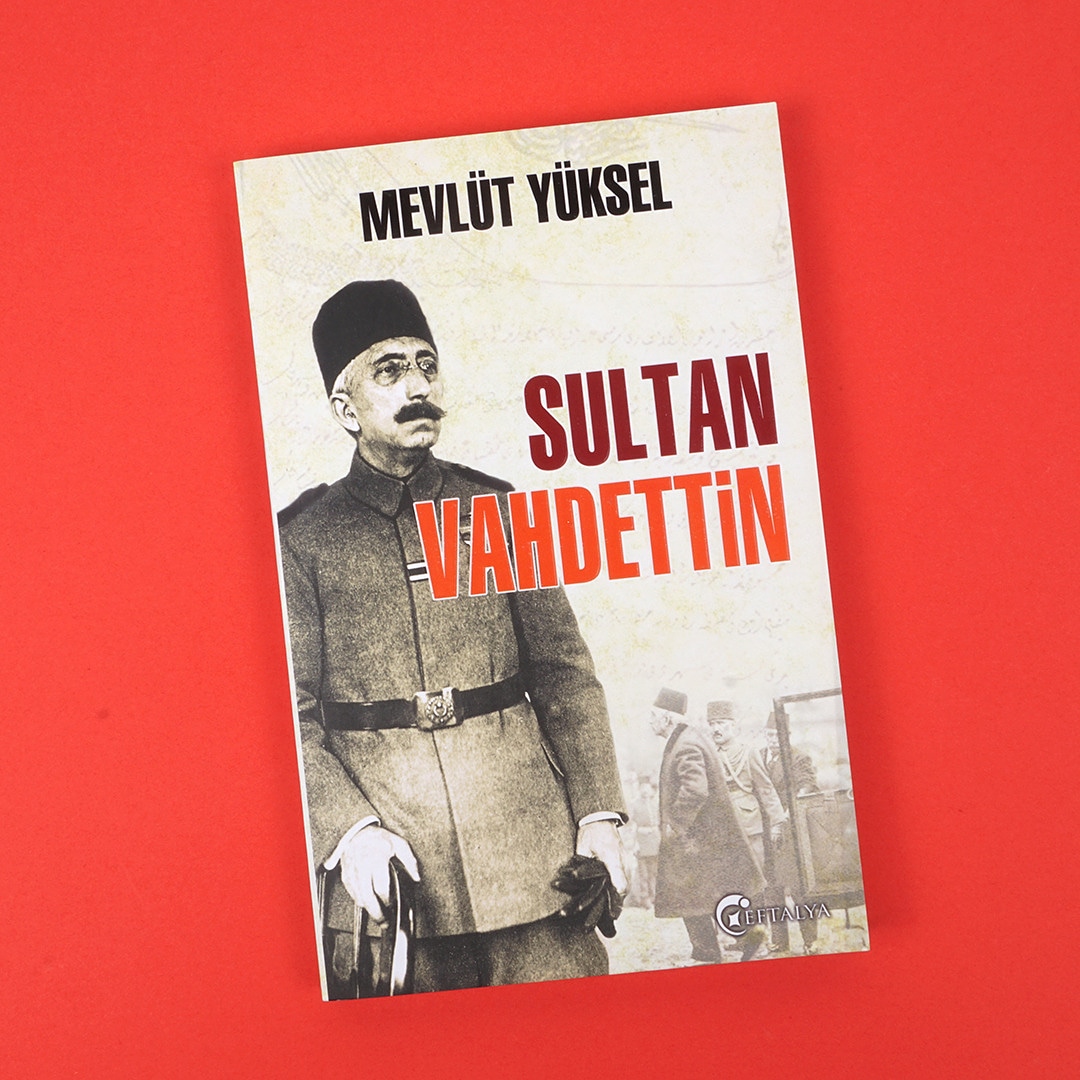 Bu kitap Sultan Vahdettin’in hem şehzadeliğini, hem padişahlığını, hem İstanbul’dan kaçışını, hem de sürgündeki günlerini anlatırken aynı zamanda Milli Mücadele’de yaşananlara da ışık tutmaktadır.

#SultanVahdettin
#MevlütYüksel

İncelemek İçin Tıklayınız: butikkitap.com/kitap/311-sult…