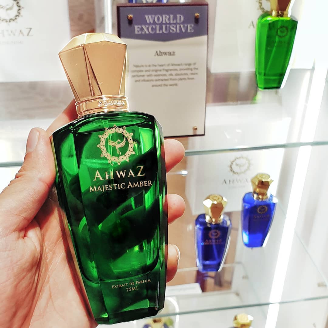 فئة #تغريدة_منوعة

من الطلبات المتكررة دايم

عطر ذو ثبات وفوحان عالية جداً لدرجة انني عندما امر من مكان يبقى العطر عالقاً فيه من بعدي.

الحقيقة هناك عطور كثيرة تحمل هذه الصفة وهنا اشارك معكم 4 منها على سبيل المثال 

للجنسين

#رابطة_عشاق_العطور
#حكاية_عطرية 
#من_العايدين