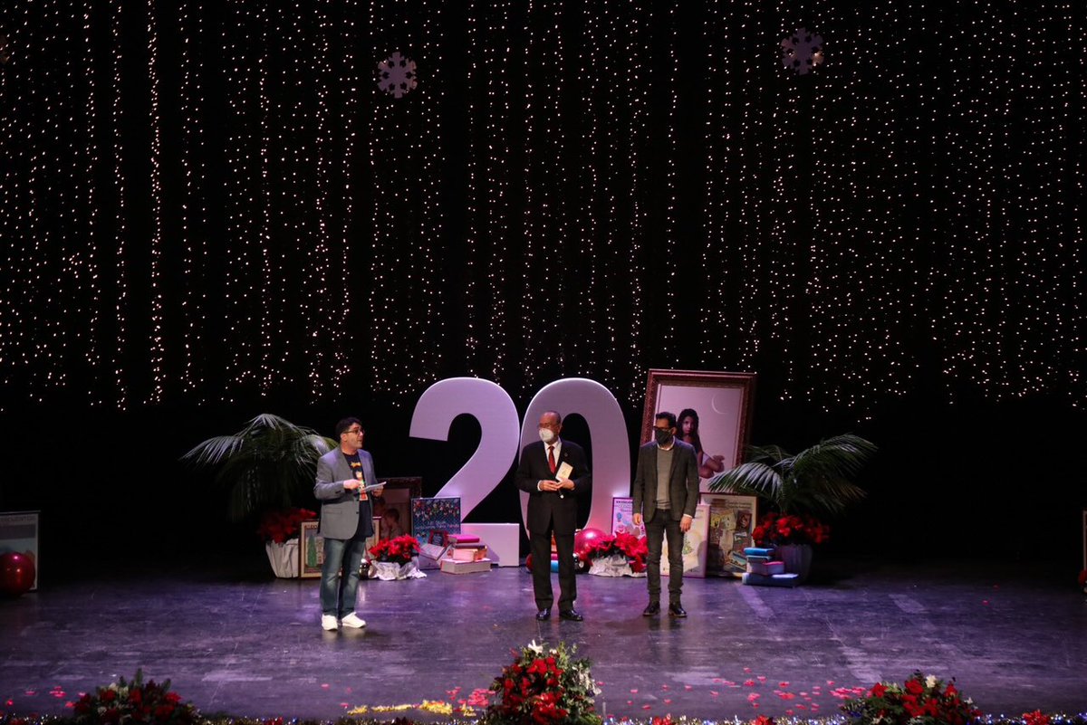 malaga's tweet photo. Hoy domingo ha tenido lugar en el @TeatroCervantes la XX gala De #CuentaCuentos que organiza el distrito #PalmaPalmilla a la que ha asistido el alcalde, @pacodelatorrep, acompañado del concejal de #DerechosSociales, @fjpomares. La compañía La Carpa ha presentado la gala https://t.co/CwxK4BM6pR