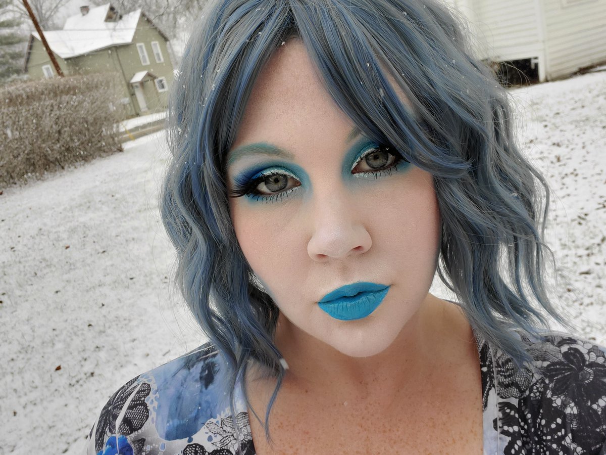 Buffa514's tweet photo. Day 5 - Ice Queen! My absolute favorite so far! Video goes live at NOON!!! The finale is tomorrow! #makeupwithmanda #icequeen #icequeenmakeup #snowmakeup #wintermakeup #holidaymakeup #christmasmmakeup #solsticemakeup https://t.co/O2H1oZkHGo