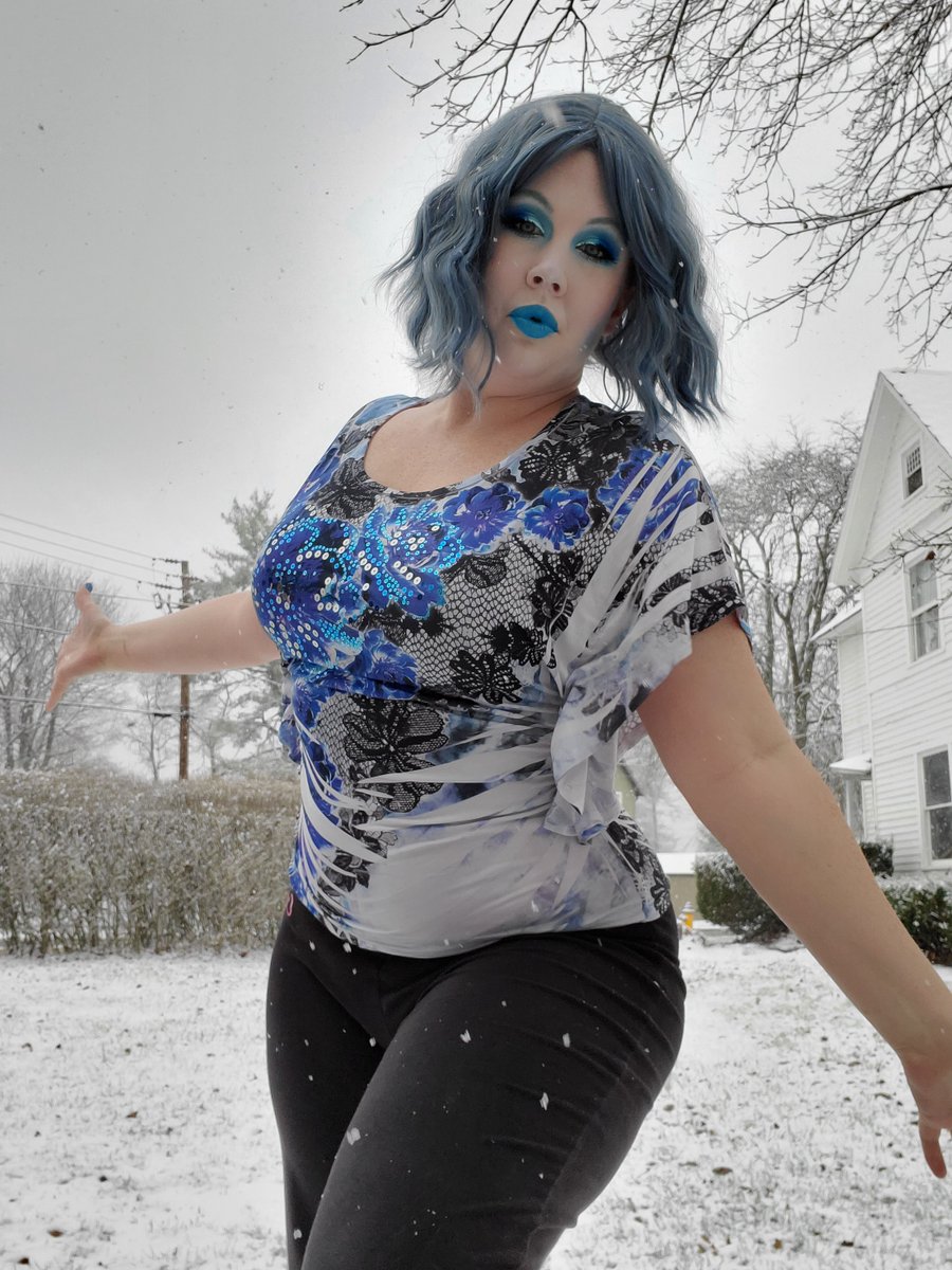 Day 5 - Ice Queen! My absolute favorite so far! Video goes live at NOON!!! The finale is tomorrow! #makeupwithmanda #icequeen #icequeenmakeup #snowmakeup #wintermakeup #holidaymakeup #christmasmmakeup #solsticemakeup