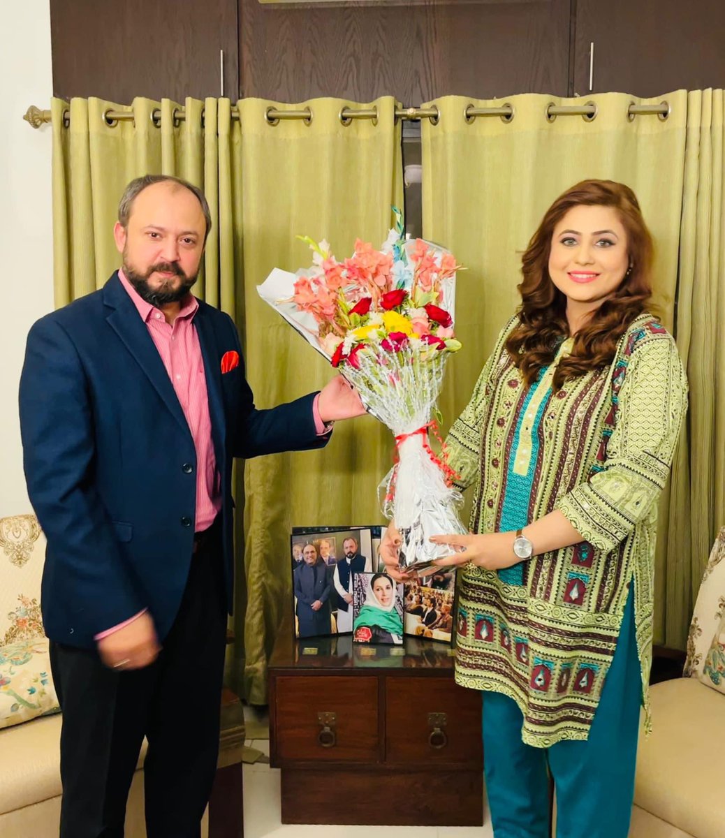 NaziaAliUncut's tweet photo. Thank you Mr @shahzadsjillani for ur Precious time.
Program. #ShamEfaiz #FaizTV ๐บ#webChannel ๐ฅ #21EP
Host #NaziaAli โ๐ป #PakistankiBeti ๐ต๐ฐ#Columnist #Social_Activist
Guest. Mr. Syed Shahzad Ali Shah Jillani Member #PPP and Columnist https://t.co/0Ci7hSqaYg