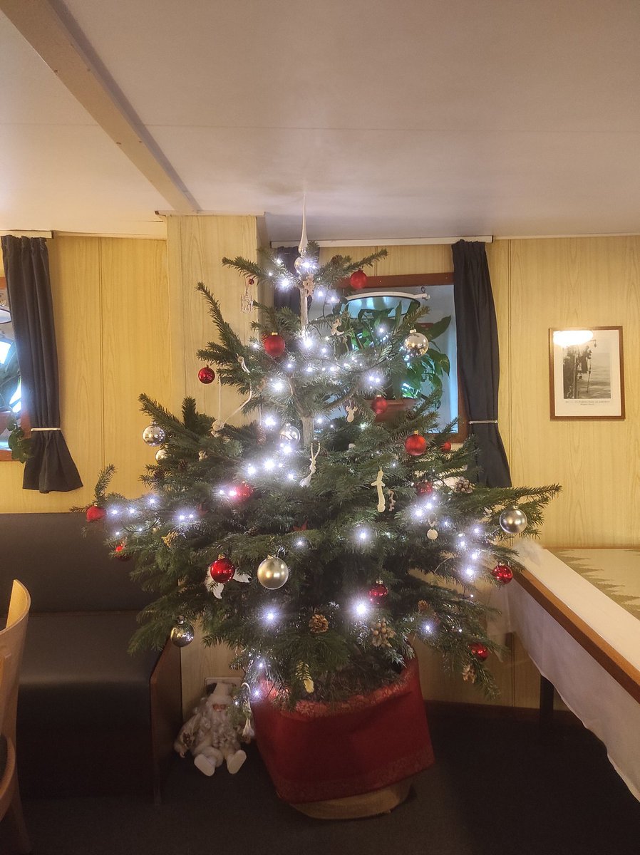 CU_Bremen's tweet photo. This morning our christmas tree was placed and decorated on #FSMeteor. Happy 4th advent from the crew of #M169. At the moment we are at #Cuxhaven and will soon head towards #Helgoland.
#geochemistry #microbiology #bremen https://t.co/ylP18xsSwZ
