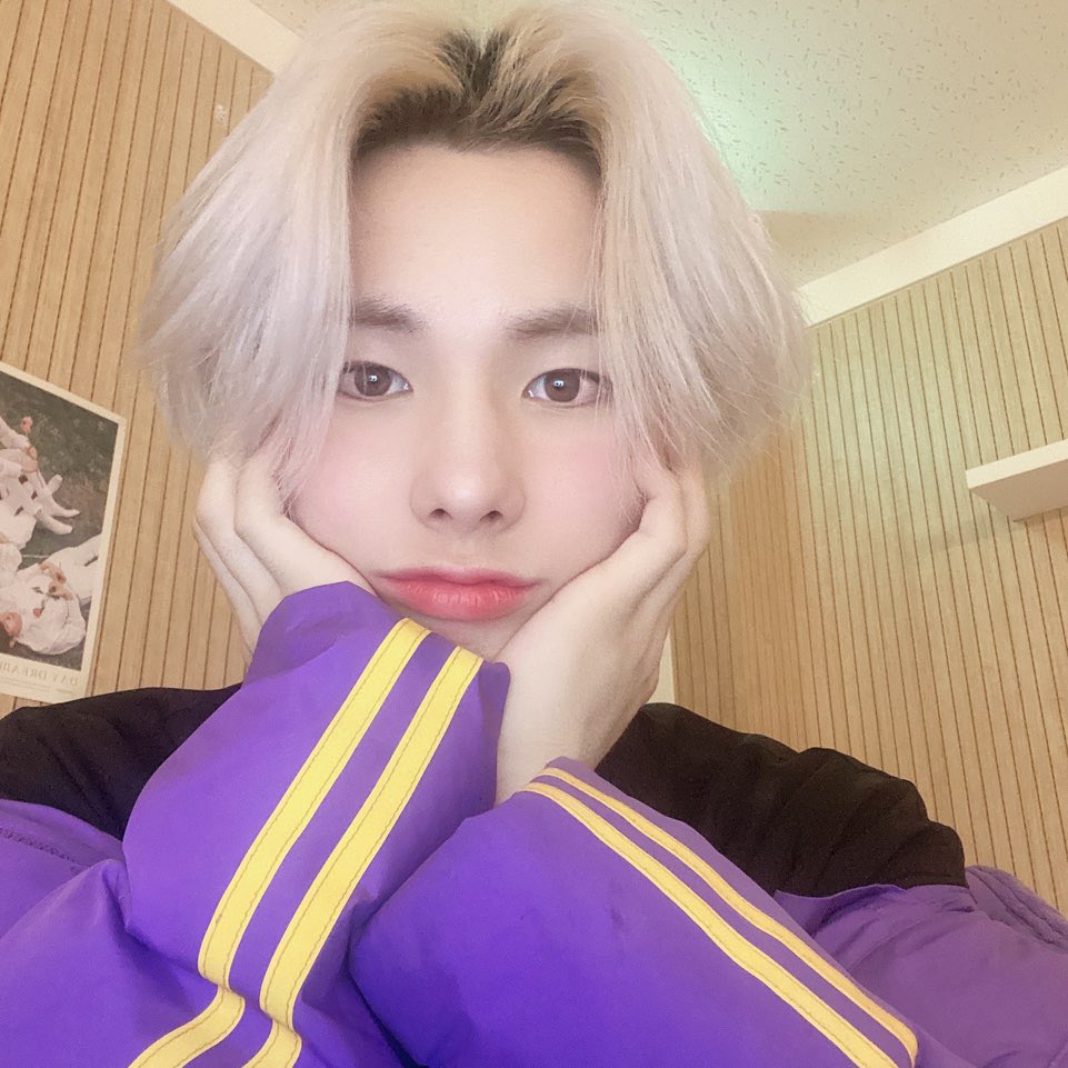 ELASTofficial's tweet image. 으 너무너무 추워요 ㅠㅠㅠㅠ
옷 따뜻하게 입고 다녀요 ❄️
이번 주도 고생 많았어용❣️

#엘라스트 #ELAST #원혁 #wonhyuk