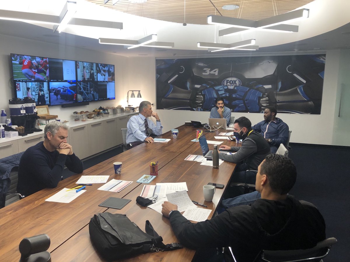 Final prep nfl kickoff on FOX 11am ET- @TonyGonzalez88 @MichaelVick @ColinCowherd @PSchrags @CharissaT @Spoon33 https://t.co/xLJOhtPGsE