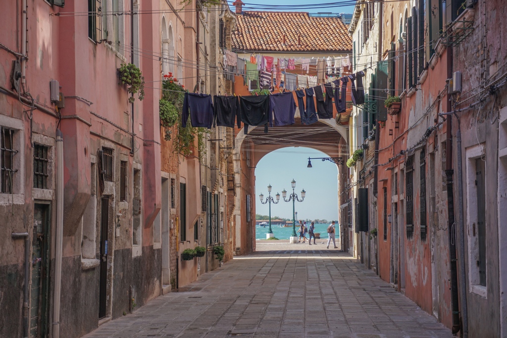 viaggidigusto's tweet photo. A different view of #venice.
#wewillbeback #missingitaly #plannow #travellater #travelmatters #forzaitalia #smallgrouptours #offthebeatenpath #italy #safetravel https://t.co/5bVJQvP3Zk