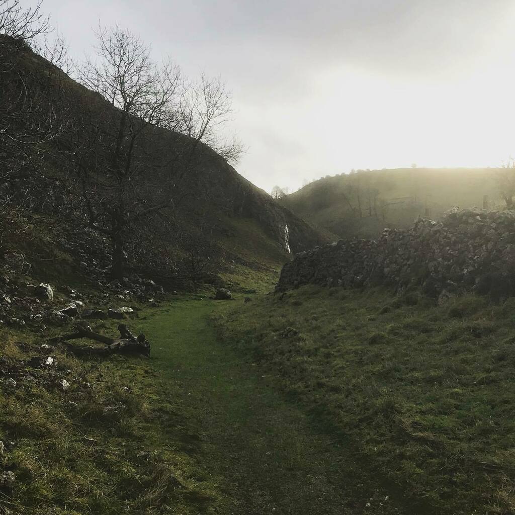 BeechenhillFarm's tweet photo. Hall Dale, such a beautiful peaceful place. Love love love it.
.
.
.
.
#walkfromthedoor #walkfromthefarmgate #halldale #reasonstostayatbeechenhillfarm #peakdistrictnationalpark #enjoystaffs #livesimple #liveauthentic #organicfarming #Supportorganicfarme… https://t.co/mDNyS41Vmn https://t.co/eDInrP539z