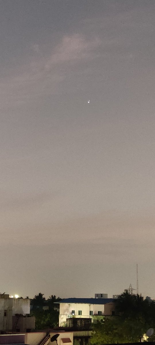 vichithra_m's tweet photo. Don't miss the celestial conjunction on 21st December (Tomorrow) in the Southwest sky as next one may be in 2080🌌🪐🌃 https://t.co/O32IrzYzvJ