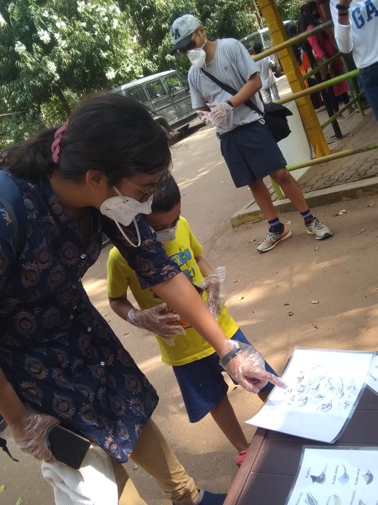Young mind showing interest in understanding bird's anatomical features assisted by EO & Mom. Zoos are first ports of #Naturalhistory, visiting zoos help to understand Conservation issues, finally leads to #Conservationaction.
@CZA_Delhi @aranya_kfd @Karnataka_DIPR