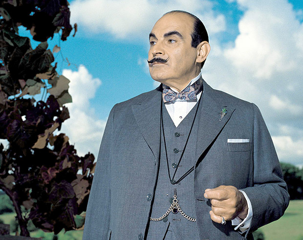 Mitä nuoren naisen vanhemmille tapahtui? Mestarietsivä auttaa selvittämään vanhaa murhajuttua. 🧐 Hercule Poirot -tarina Viisi pientä possua klo 15.15 #yletv1 #DavidSuchet yle.fi/aihe/artikkeli…