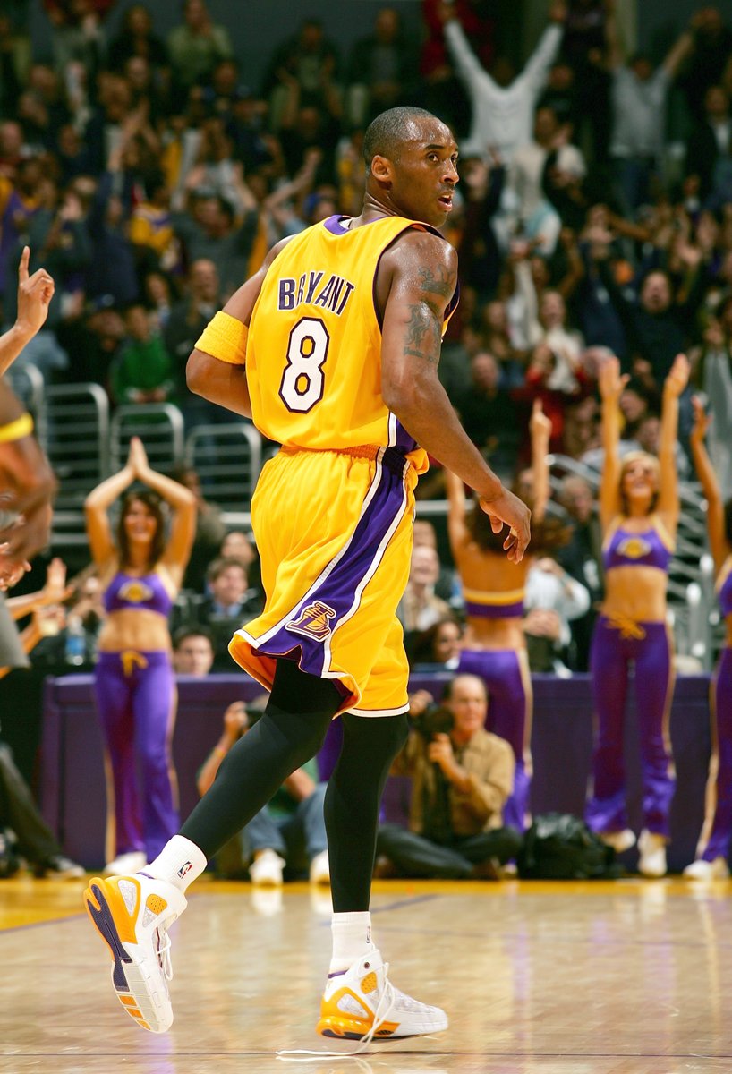 BleacherReport's tweet photo. Fifteen years ago today, Kobe outscored the Mavericks by himself through three quarters.

◽️ 62 points
◽️ 18/31 FG
◽️ 4/10 3PT
◽️ 22/25 FT

Mamba declined playing the fourth to chase 70.

“I’ll do it when we really need it.”

A month later, he dropped 81.

Mentality. 🐍 https://t.co/qlmPANEmO8
