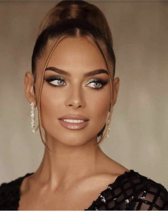 Merci de diffuser en masse cette photo. On va faire rager les antisémites #AprilBenayoun #MissFrance2021