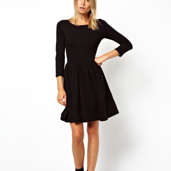 EmJrocks's tweet photo. So good I had to share! Check out all the items I'm loving on @Poshmarkapp #poshmark #fashion #style #shopmycloset #asos #basicmy: https://t.co/iyBkrgj3AW https://t.co/An19peF26x