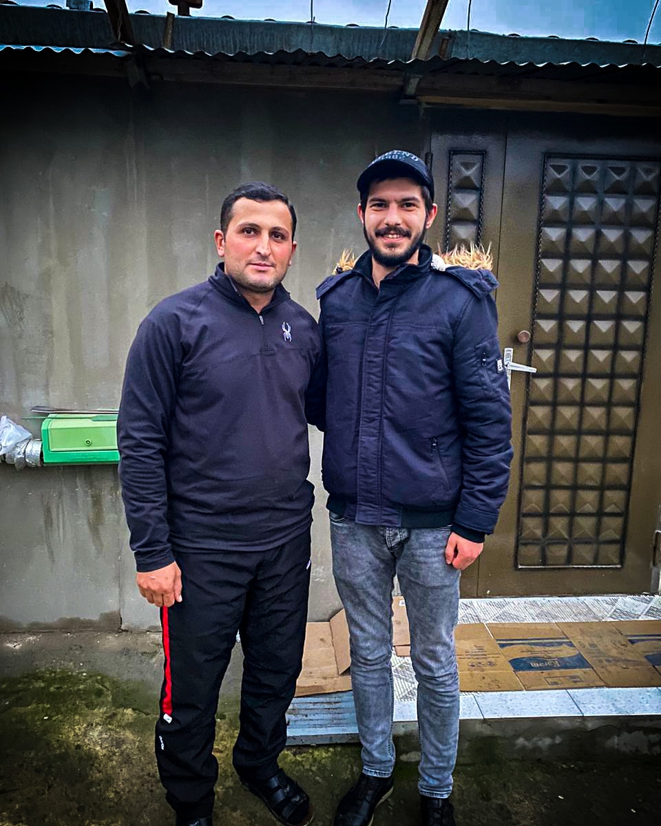 "Vətən Müharibəsi Qəhramanı" medalı ilə təltif olunmuş XTQ mayoru olan Elnur Şirinovla görüşüb həmsöhbət olduq. Gözəl söhbətdən sonra isə belə bir şəkil çəkdik. 

Qeyd : Çox yaxın zamanda söhbətimizlə əlaqəli bir video gələ bilər....