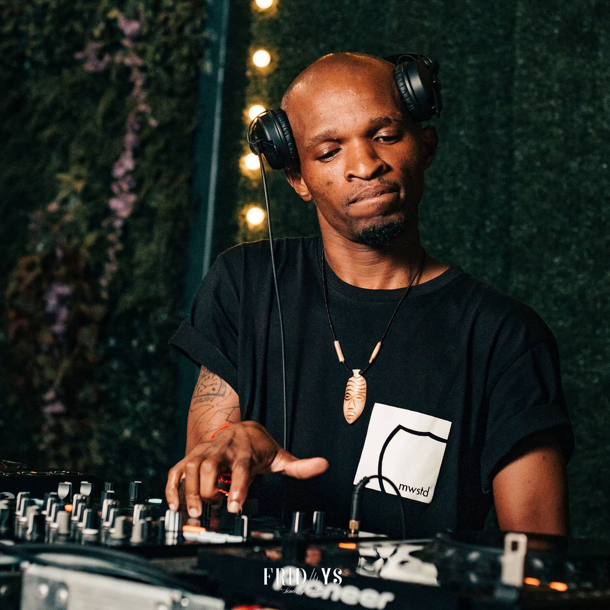 enoonapa's tweet photo. Friday's Restaurant in Midrand was mad nice... Shout out to #ike_dizzle @SefKombo for pulling though. โ๐ฝ @FRIDAYS_____ @Shimza01 for making it happen and #musicwillsavetheday gear!!! https://t.co/srjiKcpzmh