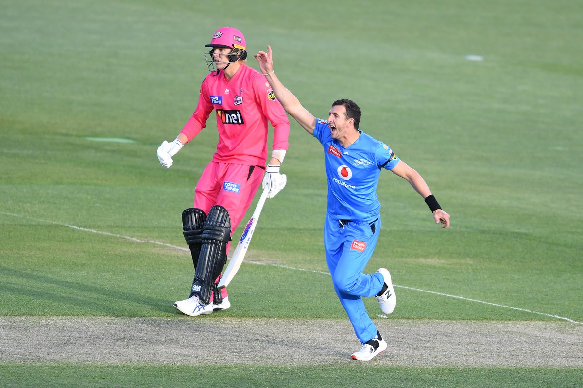 weRcricket's tweet photo. The Sixers score 125 in the last 10, courtesy a 15-ball fifty from Dan Christian. The Sixers finish strongly at 177/5 after the end of 20 overs. Can the Strikers chase this target down?
Live Match Report ➡️https://t.co/X95vLqPpK2
#BBL10 #ASvsSS https://t.co/Yjr2gf3S6q