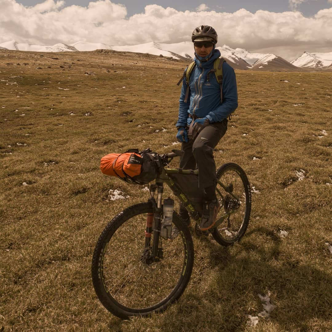 SilverbackBikes's tweet photo. 🚵🏾‍♂️Mountains + bicycle + Kyrgyzstan = collecting new routes, peaks, trails, moments with friends. 

https://t.co/VxBIR0de7W

Tag us in your next adventure #SilverbackBikes #BornToBeFast 

📷 @iammuhametgiden https://t.co/6jvDIaselv