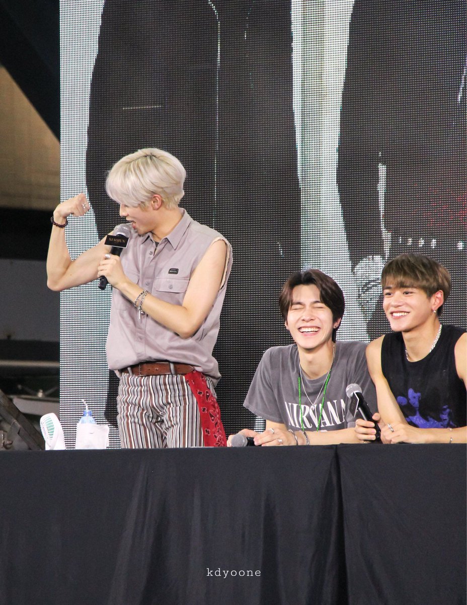 Hourly Xiaojun (@hourlyxiaojun) on Twitter photo 