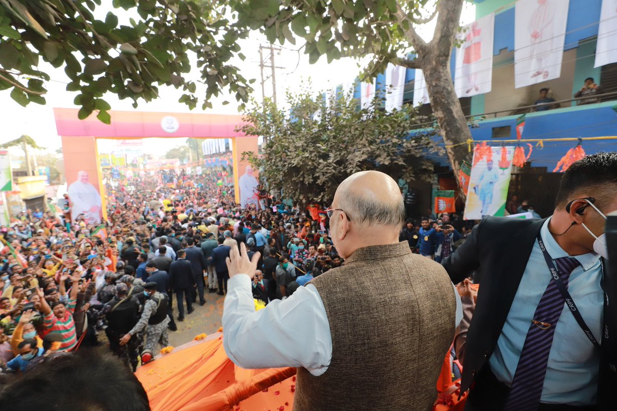 AmitShah's tweet photo. West Bengal is yearning for change.

Some glimpses from the ongoing road show in Bolpur. https://t.co/tCVZZRR7Wd
