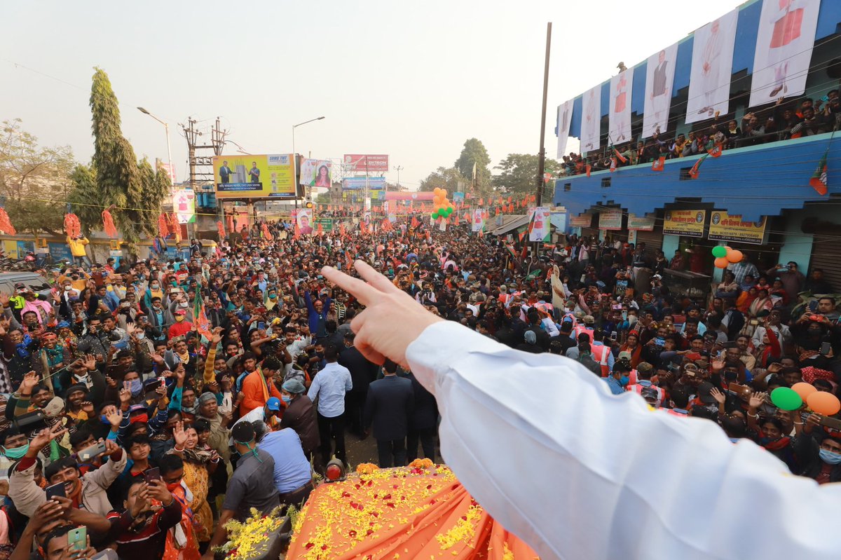 AmitShah's tweet photo. West Bengal is yearning for change.

Some glimpses from the ongoing road show in Bolpur. https://t.co/tCVZZRR7Wd