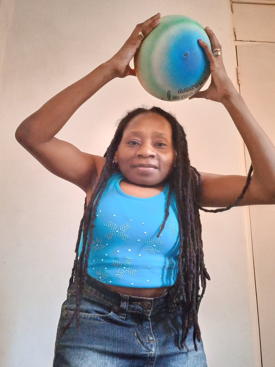 GwiziSoneni's tweet photo. #SundayExercises⛹️⛹️ Posted video on #fleet

#ThrowCatchBallExercises #Focus!  maintain your pace you'll conquer

#DisabledPeople do normal things #ThrowCatchBall

#MyBodyMyChoice #UmzimbaYamiNgowami
#DisabilityHealthGoals

#IamFlawsome https://t.co/BM3cR6Tcyp