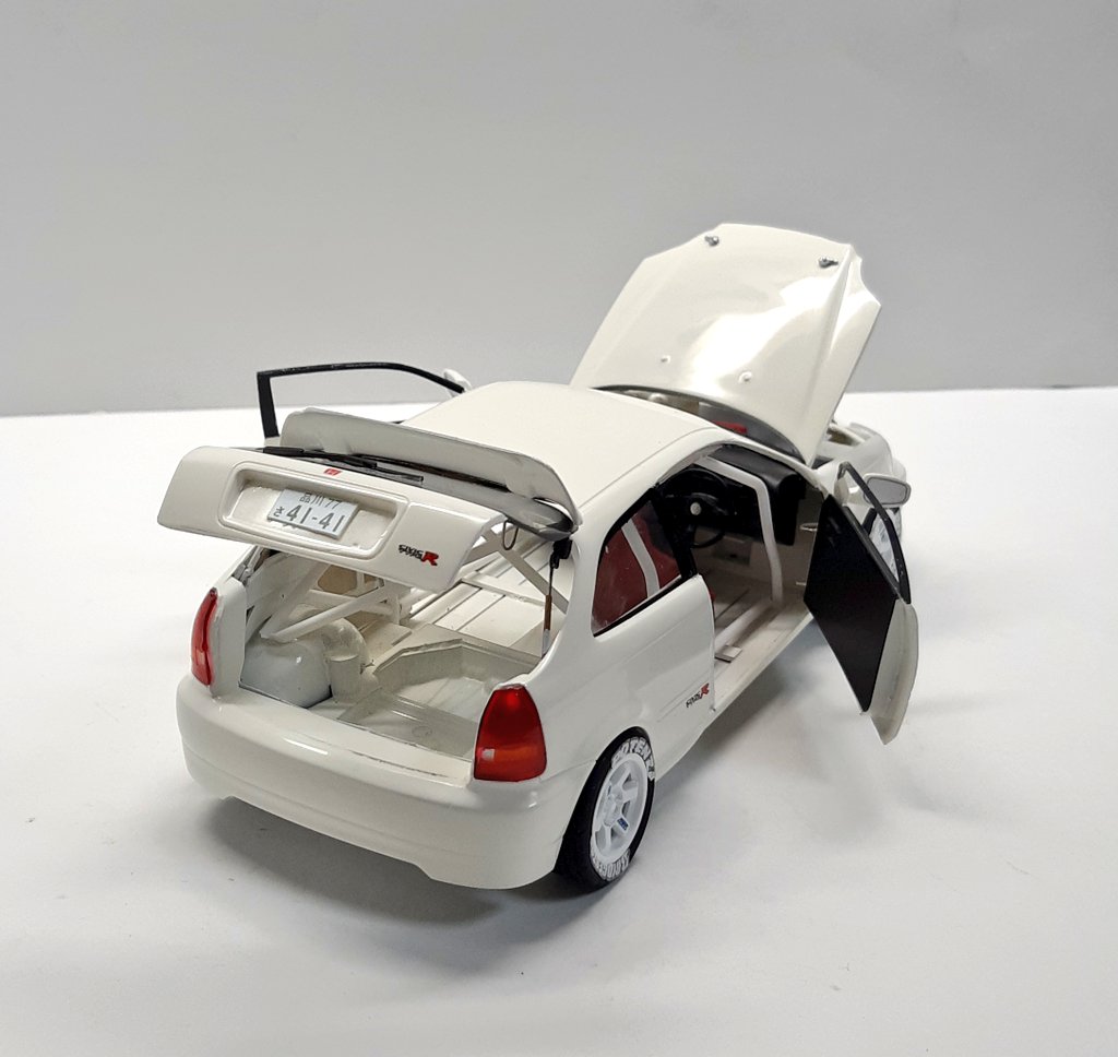 ユウキ フジミ シビック タイプr 完成 エンジン等をフルスクラッチし エンジンルームを作成 内装剥がし仕様を再現し 開閉ギミックを自作して フル開閉仕様にしました かなり大変でしたが なかなか カッコよく仕上げられました T Co 85izr77shn
