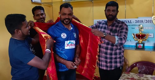 metronews_lk's tweet photo. ஜெவ்னா ஸ்டாலியன்ஸ் அணியின் தொடர்பாடல் அதிகாரி ரதீபன் கௌரவிப்பு https://t.co/iWgo9rqmHZ
#LPL2020, #LPL, #SriLankan #JSvGG #wintogether, #ஒன்றாகவெல்வோம் #එක්වජයගමූ #LKA #Srilanka #ஜவ்னாஸ்டாலியன்ஸ், #ஸ்டாலியன்ஸ் #Metronewslk, #LKA, #SriLanka https://t.co/kWc96HP3Qe