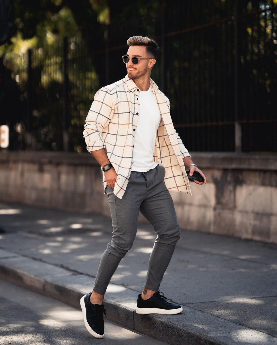 Kenbieofficial's tweet photo. Fashion is what you buy, style is what you do with it . 💢 #kenbie #getreadytomodel #modellifestyle #modelsearch #modellife #modeling #model #malemodel #influencer #fashion #photography #photographer #shooting #cocochanel #avramovzoran @Kenbieofficial https://t.co/oGy08IneWp