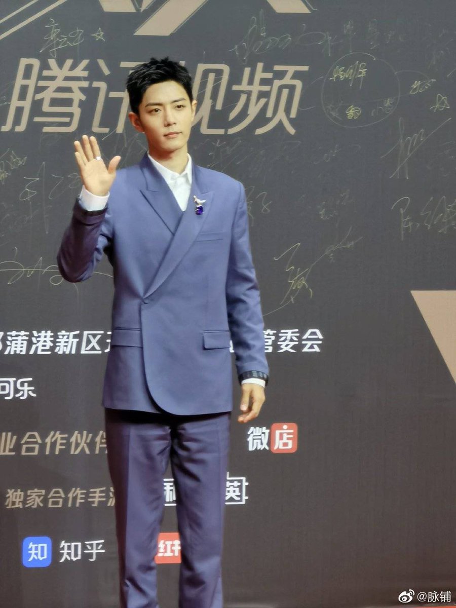 xiaofeixias_'s tweet photo. [INFO] 201220 — Xiao Zhan en la alfombra roja de los Tencent Starlight Awards.

#肖战 #XiaoZhan #샤오잔 #เซียวจ้าน #シャオ・ジャン https://t.co/6neMmk25wx