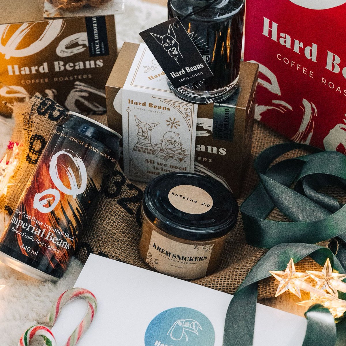 mulia's tweet photo. Christmas came early with this gorgeous coffee gift box from Hard Beans Coffee Roasters in Poland!! #scapoland #pijelokalne #hardbeans #gifted 😍 https://t.co/ZPiMFh0cmO
