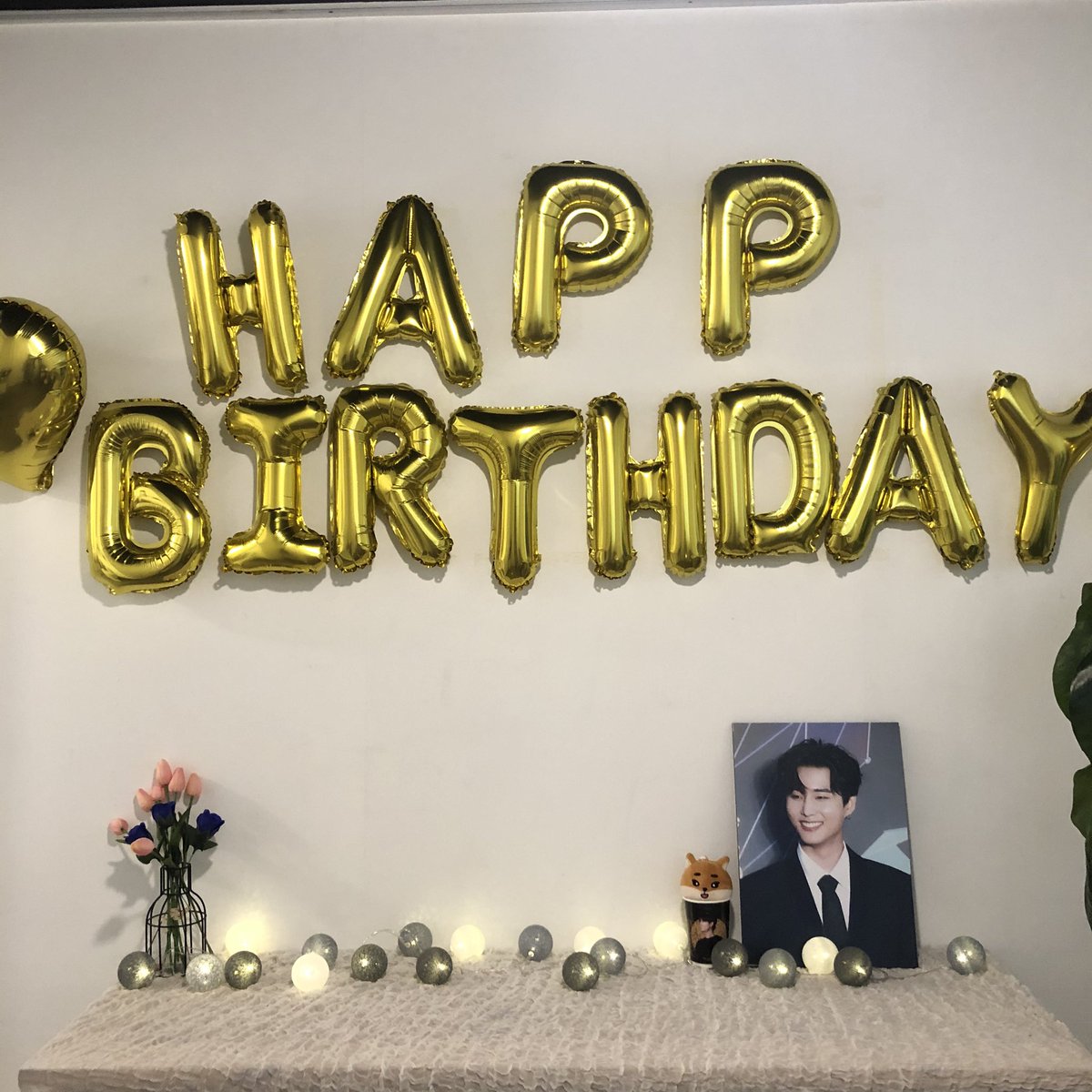 odetoouryouth_'s tweet photo. #널_찾은_순간에서_영원으로
오버필커피 다녀왔어요 !
컵홀더 디자인이 너무 너무 예뻐서 꼭 가야겠다고 다짐했던 곳 ㅠ_ㅠ 내부도 예뻐서 잘 구경했습니당 🖤🖤 https://t.co/5Se75CBUvd