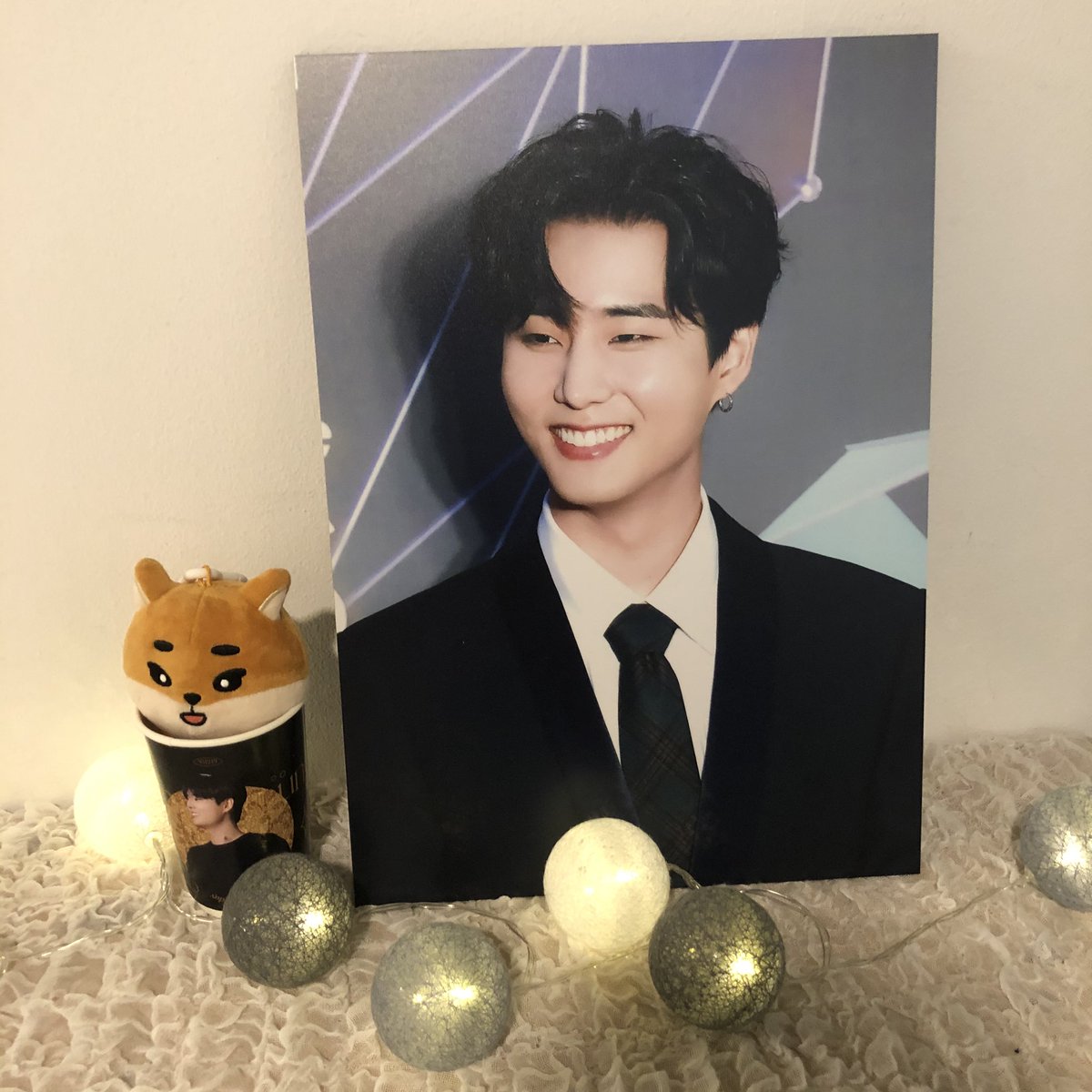 odetoouryouth_'s tweet photo. #널_찾은_순간에서_영원으로
오버필커피 다녀왔어요 !
컵홀더 디자인이 너무 너무 예뻐서 꼭 가야겠다고 다짐했던 곳 ㅠ_ㅠ 내부도 예뻐서 잘 구경했습니당 🖤🖤 https://t.co/5Se75CBUvd