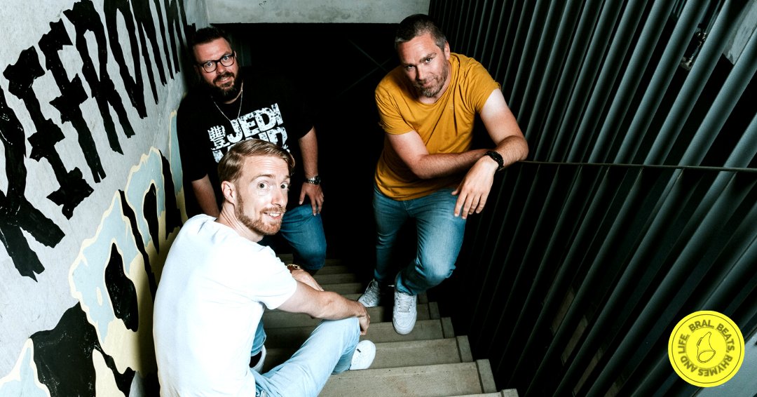 Na een stilte van twee maanden voelt het echt heel fijn om weer met elkaar te kunnen praten over dat wat ons verbindt: hiphop. 

En het is te gek dat jullie er weer bij zijn!

.#podcast #hiphop #rap #nlhiphop #nlrap #beats #rhymes #life