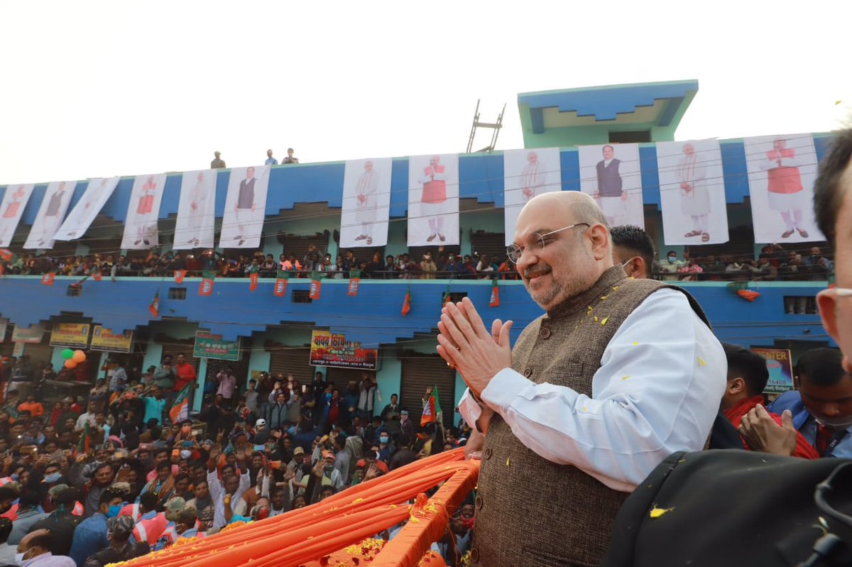 Amitkalraj's tweet photo. बंगाल में इस विशाल जनसैलाब को देखकर अब एक दम साफ हो गया है कि अब की बार बंगाल में भारतीय जनता पार्टी की सरकार बनने से दुनिया कोई ताकत नहीं रोक सकती है। अगर यशस्वी गृहमंत्री श्री @AmitShah जी किसी मिशन को अपने हाथ में ले लेते हैं तो उसे पूरा करके ही दम लेते हैं। https://t.co/YIyXKcDZYr