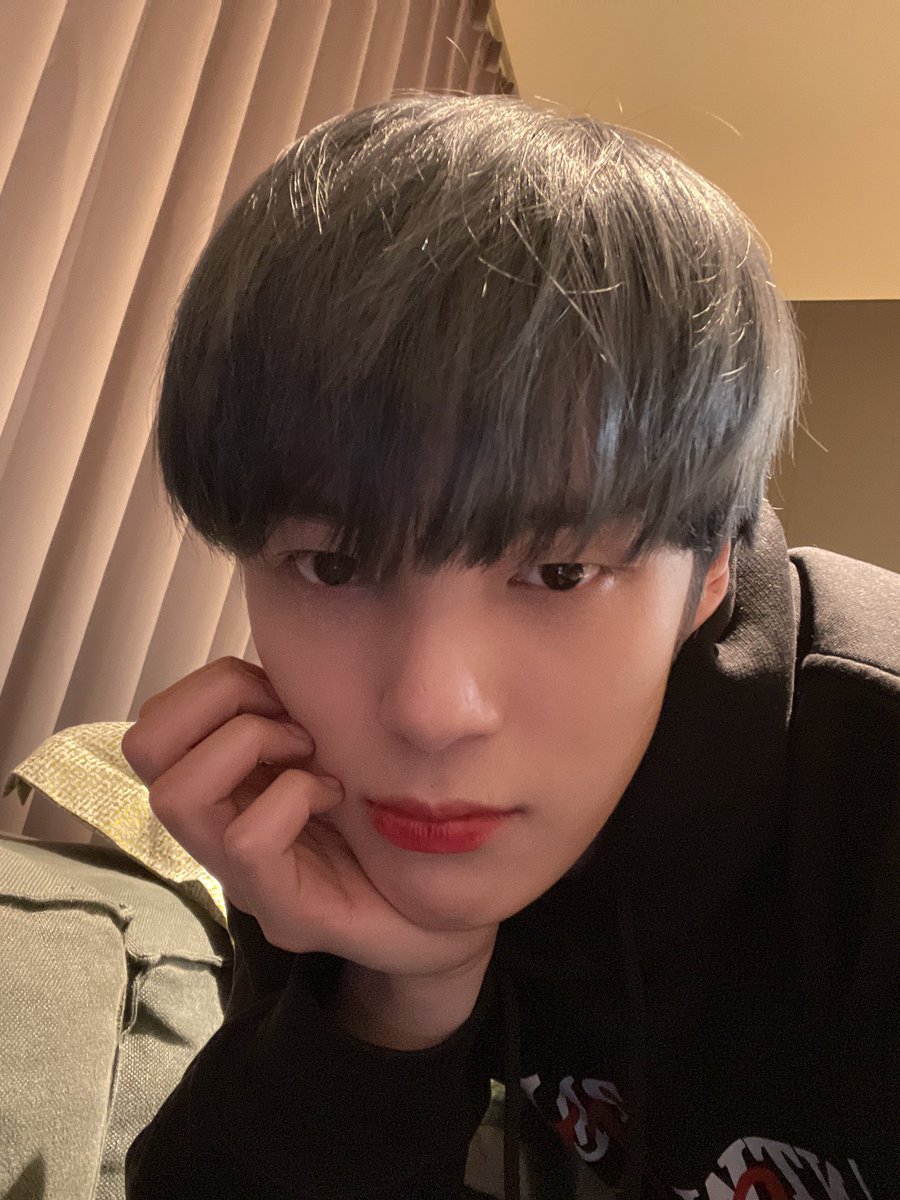 OfficialMONSTAX's tweet photo. 오늘입니다 ㅎㅎ 지금 머리길이 마음에드는데 몬베베는 어때요? #민혁 https://t.co/RmZEKiRzaU