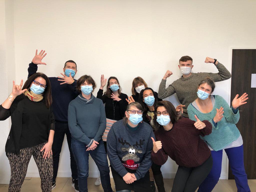 VisuelLSF_NAq's tweet photo. Dernier jour de formation pour nos joyeux apprenants B1.6 ! 
Merci à vous tous pour ce repas de fin de formation. 
Nous vous souhaitons de très très belles fêtes de fin d'année et rendez-vous à l'année prochaine en pleine forme ! https://t.co/iNz03i01nC