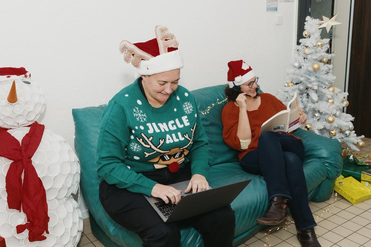 Toute l'équipe de Visuel-LSF Nouvelle-Aquitaine vous souhaite de très belles fêtes de fin d'année ! 
Profitez bien de toutes les douceurs de Noël... et on se retrouve tous en pleine forme pour 2021 avec de nouvelles aventures en LSF !!
Merci à Anthony Arrosères pour les photos