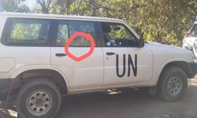 Naveed_ISB's tweet photo. Indian occupational forces attacked vehicles of @UN which were observering along #LOC now I hope u will realise how occupation forces of India commit war crimes against both sides of Kashmir.
#EndiaAttackedUN https://t.co/C92RvnVt01