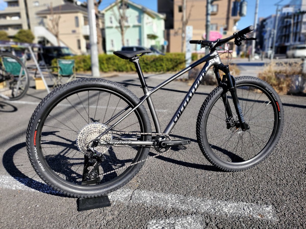 SbfFujimino's tweet photo. 【年の瀬に間に合いました！】
正月太りを阻止！！
せっかくのお休みは近所を走り回りましょう！
河川敷でも里山でも田んぼでも！
とにかくカッコいいから見てほしい！
SPECIALIZED　CHISEL
きたがわ
https://t.co/uAMoTfaiWg
#specialized
#specializedchisel
#ridemtb
#スペシャライズド https://t.co/FiOMvBI43l
