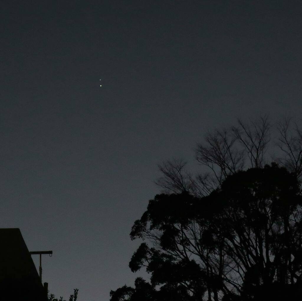 snow_owl's tweet photo. 歳星と鎮星の犯。
#sky #planet #jupiter #satern #tokyo #木星 #土星 #惑星 #空 #東京 https://t.co/dvHVL46dKw