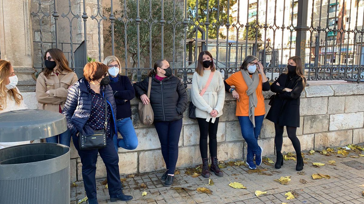 C_E_Marni's tweet photo. Tiñamos València de color naranja. Te esperamos de 11 a 13 horas para decir a la ministra No a la #LOMLOE sigue todo lo que va a pasar en las distintas ciudades aquí;  https://t.co/GkRe6SuLwv. Te esperamos!!!!!!!  #StopLeyCelaa #MasPlurales @MasPlurales @anamarinmedina https://t.co/ocllq7HsZp