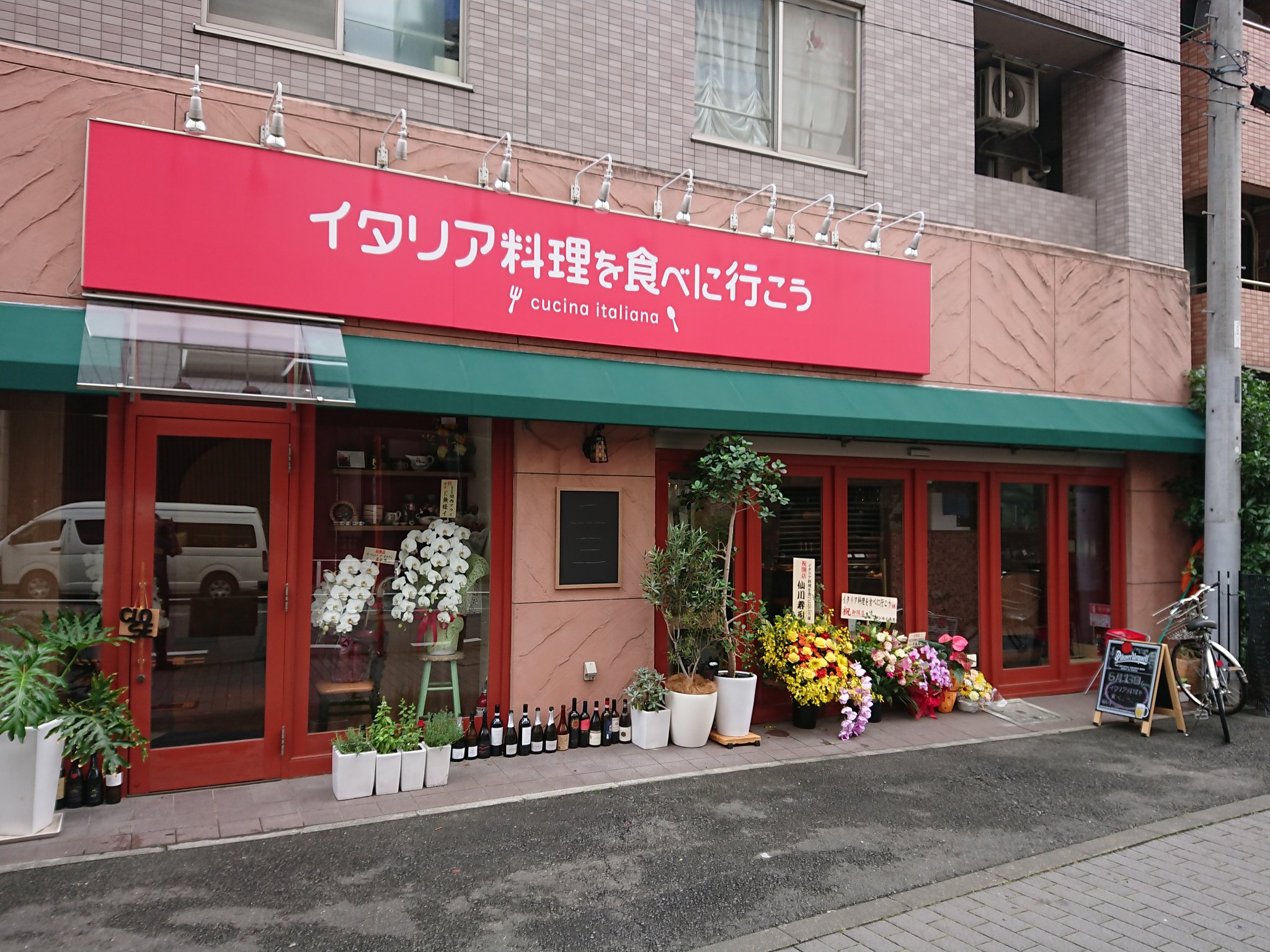 イタリアワインのアライさん 荒木飛呂彦先生があるイタリア料理店食事に来たときにたまたま働いていた若いファンがいて彼に夢を聞いたのだ 彼は恥ずかしそうに 店を持つこと と話したのだけど荒木先生はまっすぐと顔を見つめて この道は辛いでしょうが夢 イタリアワインのアライさん 荒木飛呂彦先生があるイタリア料理店食事に来たときにたまたま働いていた若いファンがいて彼に夢を聞いたのだ 彼は恥ずかしそうに 店を持つこと と話したのだけど荒木先生はまっすぐと顔を見つめて この道は辛いでしょうが夢