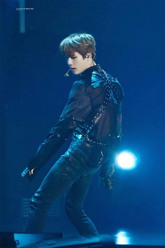 ROCKSTAR SEOKJIN : A DEADLY AND DANGEROUS THREAD[ as u go down, his wildness increases, so be careful, ur heart might explode due to the insane hotness of seokjin fire] #방탄소년단  #진  #석진  #방탄소년단진  #방탄진  #JIN  #SEOKJIN  #BTSJIN  @BTS_twt  @BigHitEnt  @bts_bighit